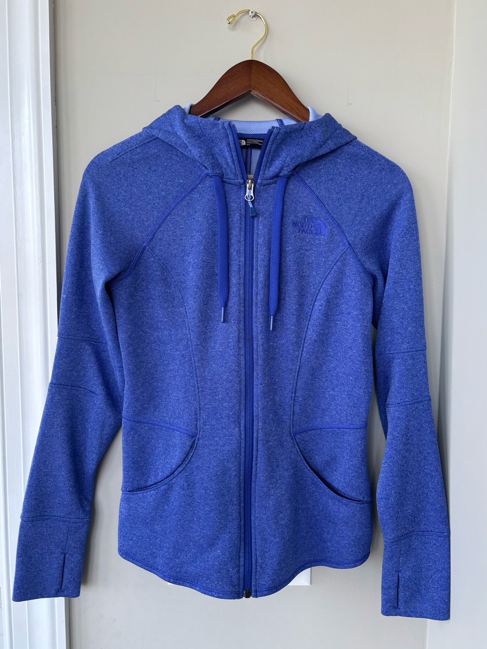 The north face women’s zip up hoodie small